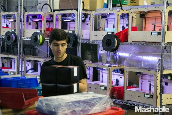 Makerbot%20Warehouse%20Opening%20(7%20of%2021).jpg