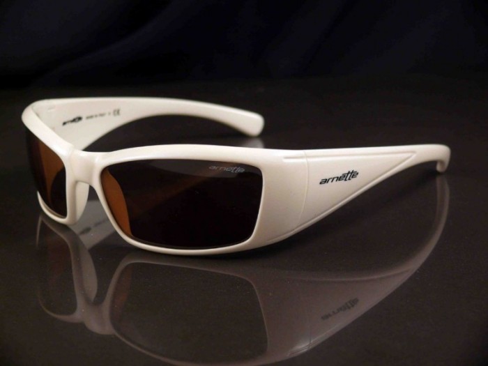 arnette-rage-xl-polarized-white-800x600.jpg