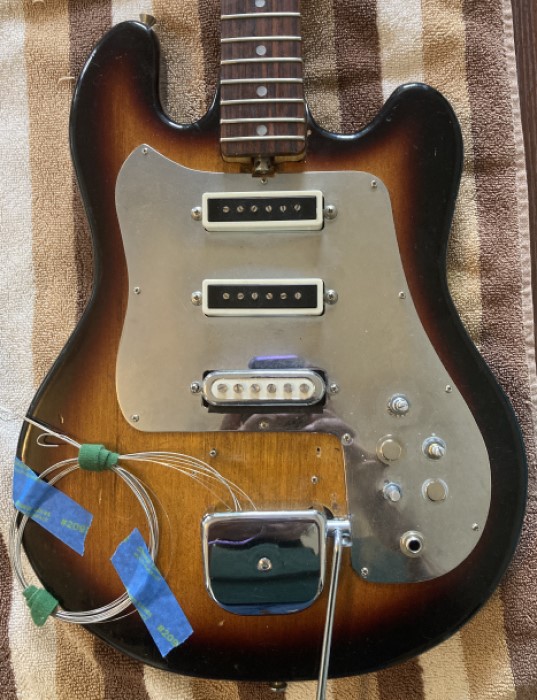 top to bottom: rotary pickup selector, volume, tone
