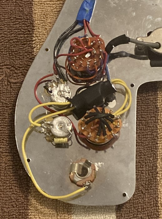 neater than it could have been, but i really want to do a bathtub-route Fender that's less of an asspain. this is just not enough space.