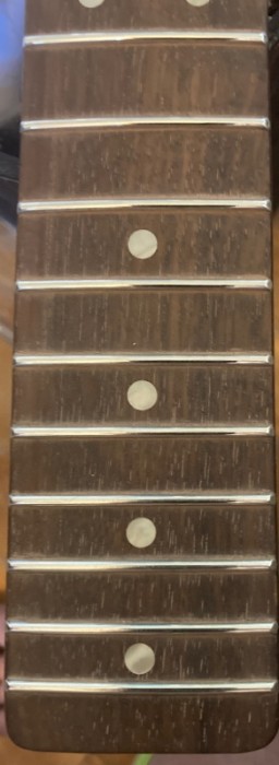 the lighter streaks are the filler.