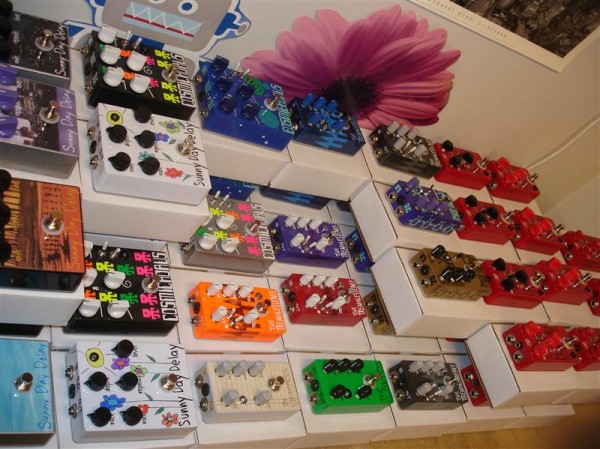 Ludlow Guitars May 2010.JPG