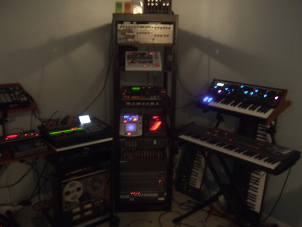 DRONE ZONE - korg D3200 -  roland mc 307 - sh32 - kaoss pad 2 n 3 - zebranalogic osc v - 1604 vlz - moog cp 251 - buddha machine I n II - moog Lil Phatty TE # 86 - Juno 106 - Roland Sh 09 - DX9 - ensoniq dp4 - teac a-2340sx - machinedrum - mpc 1000 - ehx 2880 -