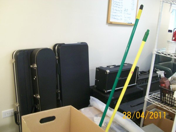 100_3328.JPG (152.73 KiB) Viewed 3053 times You can see some of my adn my Rhythm guitarist's gear behind some stuff.