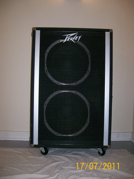 Peavey 2x15, 1,200 watts cont. 1,400 peak.