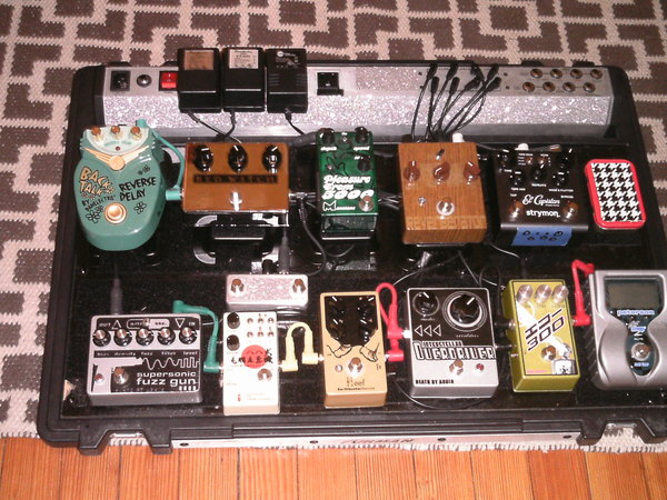 pedal board 9-12-11.JPG