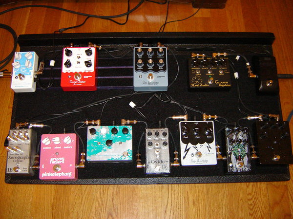 pedalboard pics 003.JPG